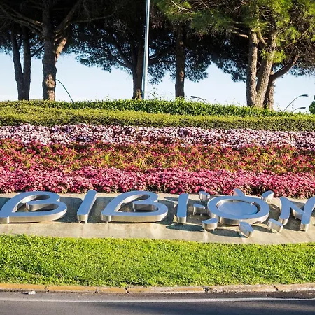 Apartment With A Pool And Garden In Bibione